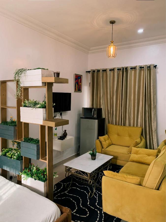 شقة لاغوس  في Cozy Studio Unit In Lekki Phase 1 - Kitchen, 24-7 Light, Wifi, Netflix المظهر الخارجي الصورة